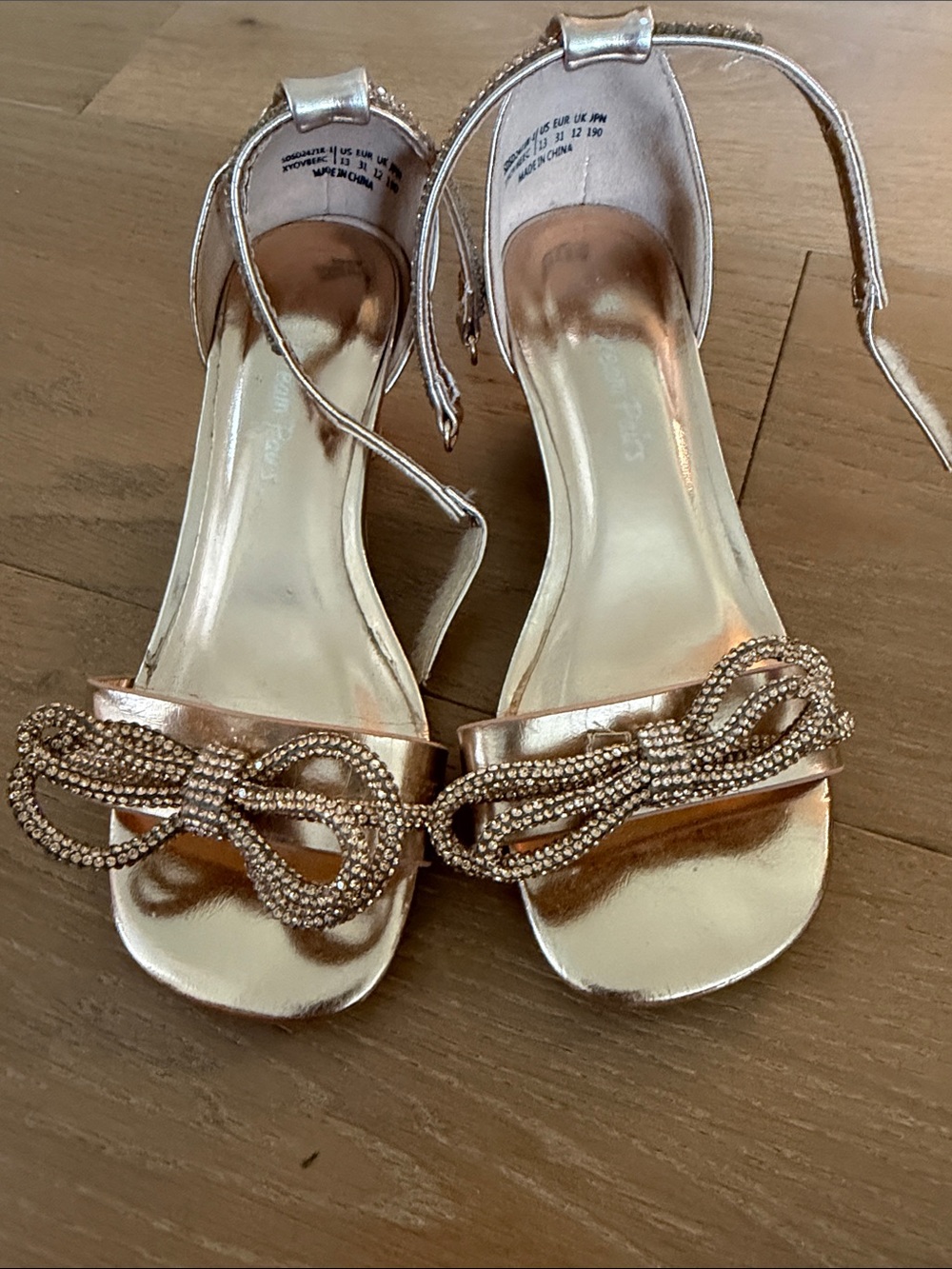 Elegant Metallic Rose Gold Heeled Sandals with Decorative Knot